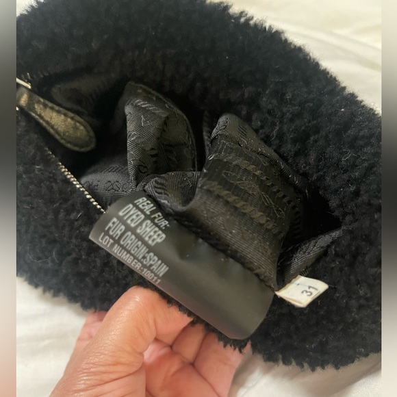 💐PRADA SHEARING MINI RE EDITION BAG ~Sold Out Everywhere - Picture 4 of 11